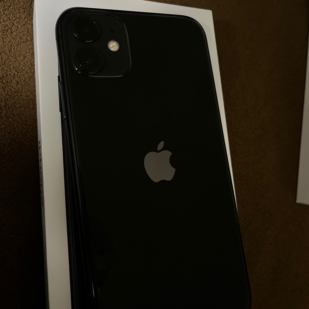 Apple iPhone 11 - 64GB - Unlocked